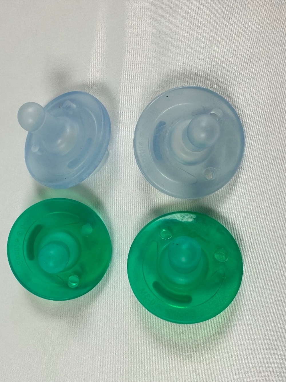 Philips Avent Soothie Pacifiers Green Blue 0-3 months, Pack of 4. Promotes